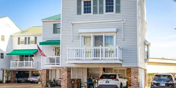 255 Scenic Drive E