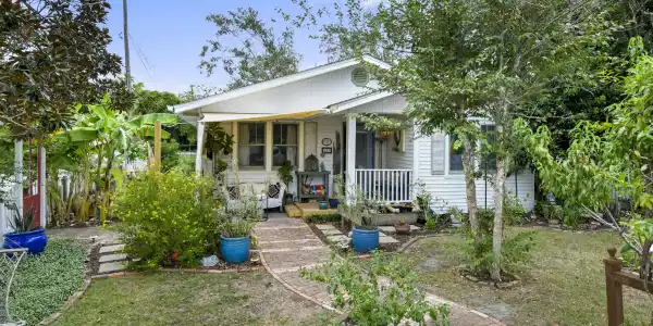 213 Demontluzin Avenue
