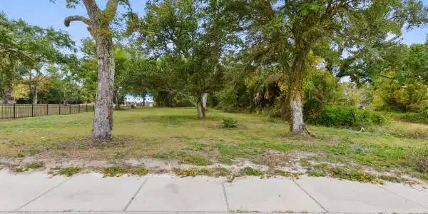 516 W Beach Boulevard