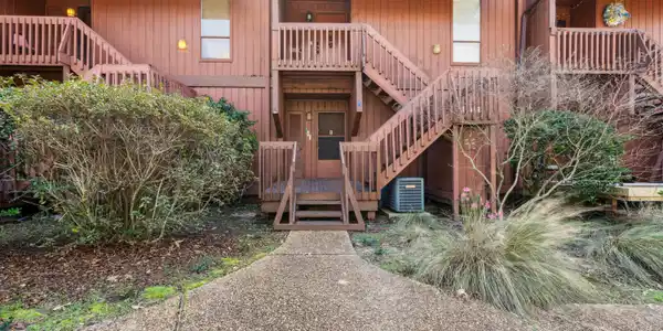 146 Lakeside Villa