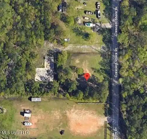 Image 1: 6101 Crescent