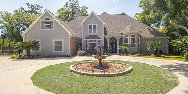 2050 Wendolyn Cove
