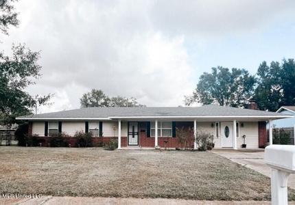 775 Holly Hills Drive