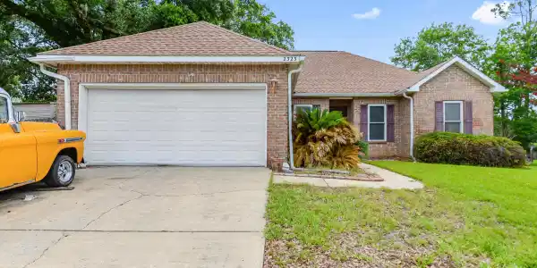 2325 Rue Beaux Chenes