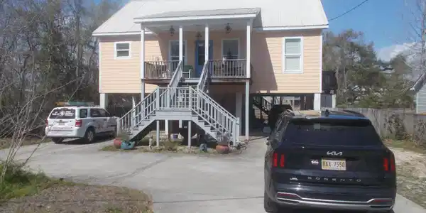 1226 Pine Street W