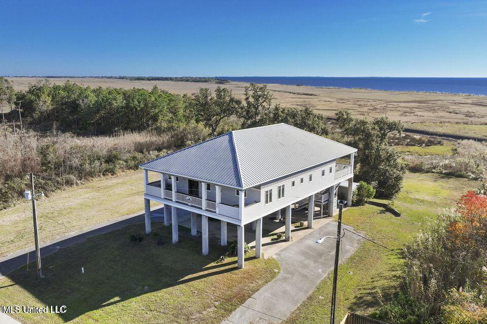 Image 1: Exterior Front