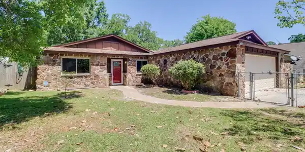 6800 Oakhurst Drive