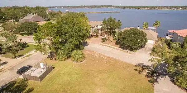 Image 2: 34 Bayou Laporte 1
