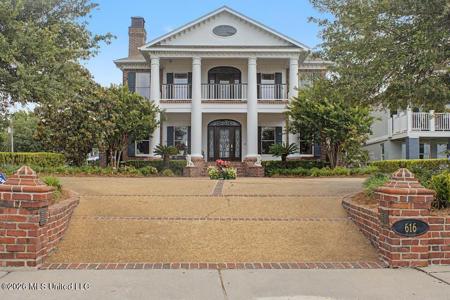 616 E Beach Boulevard