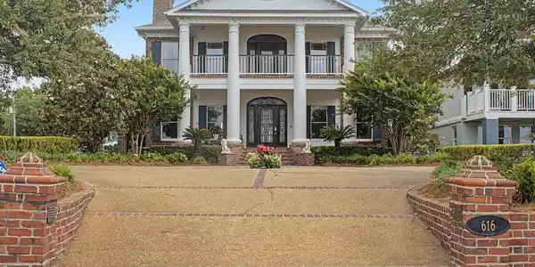 616 E Beach Boulevard