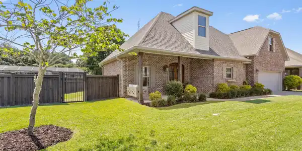 3813 Acadian Village Drive