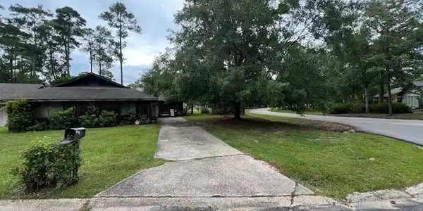 1 Holly Corner