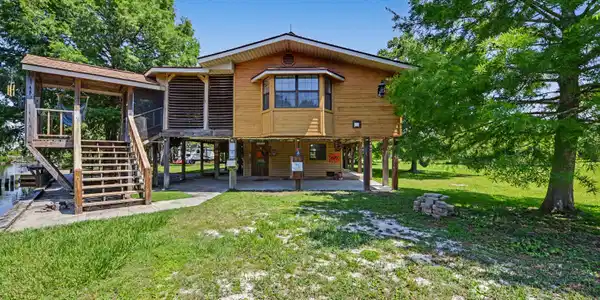 15 Wisteria Court