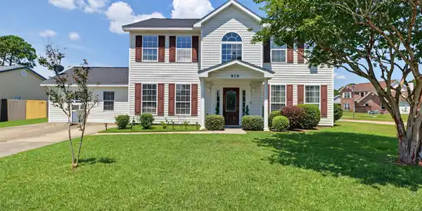 915 Wildwood Lane