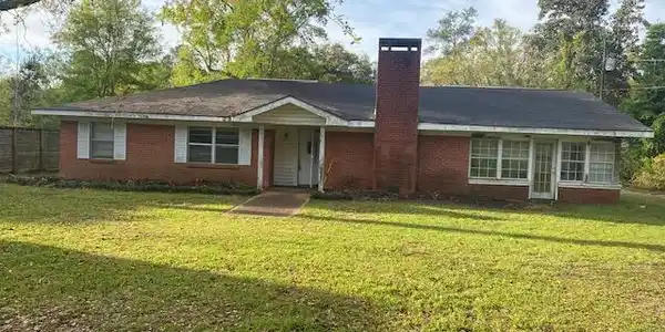 2309 Country Club Lane N