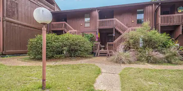 246 Lakeside Villa