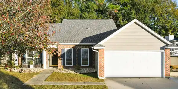880 Brentwood Drive