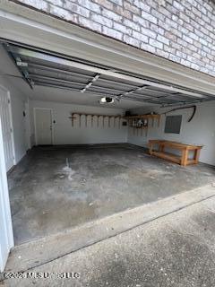 Image 2: Garage