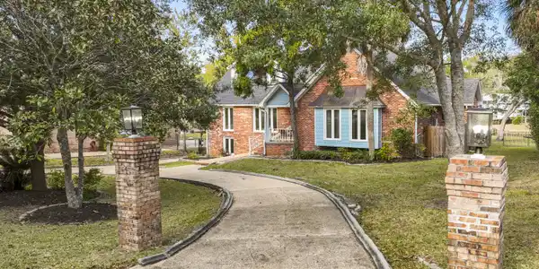 14016 Puerto Drive