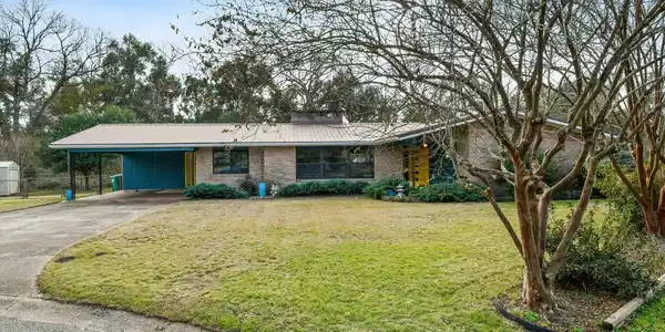 207 Pinewood Circle