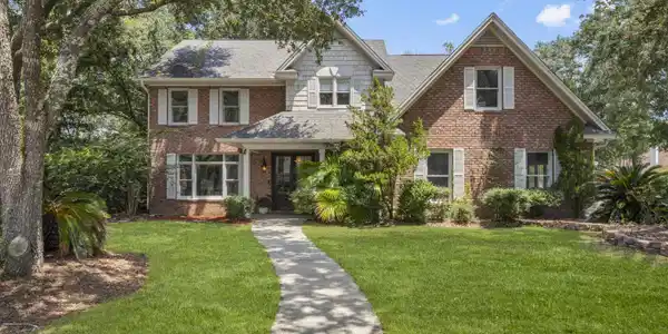 2804 Cambrai Circle