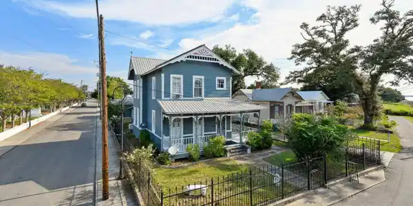 129 Railroad Avenue
