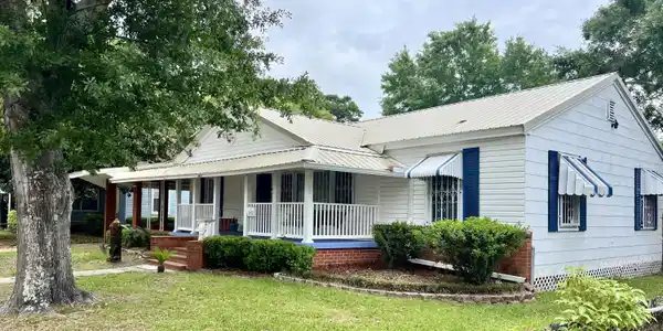 2002 Convent Avenue
