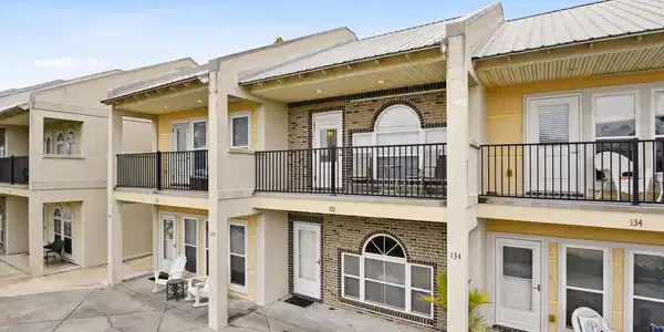 548 Beach Boulevard W