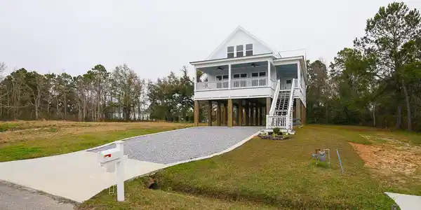 112 Grovesnor Place