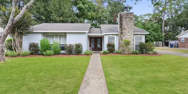 19 Oaklawn Drive