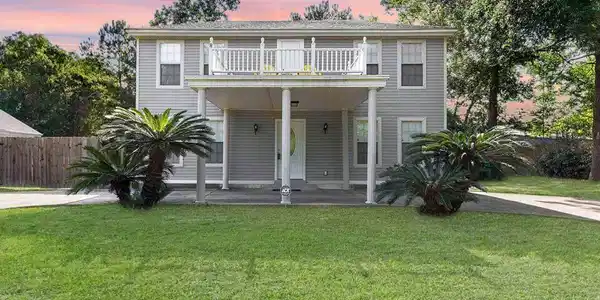 2720 Beachview Drive