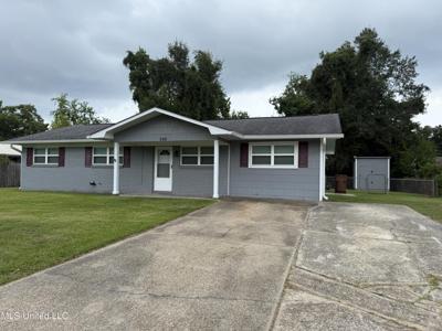 308 Meadowood Circle