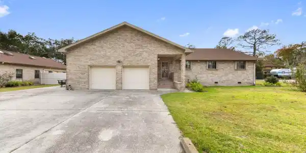 600 Vine Circle