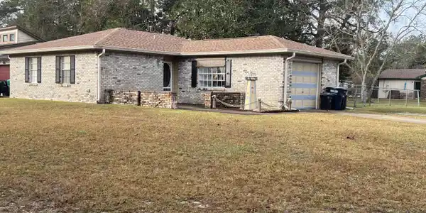 100 Vicksburg Court