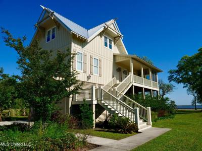 102 Watersedge Drive