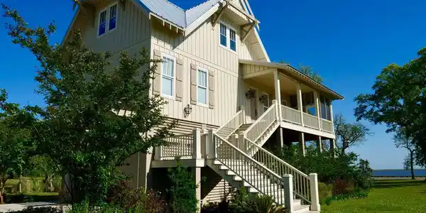 102 Watersedge Drive