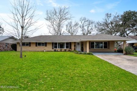 123 Charleswood Lane