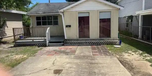 1051 Desoto Street