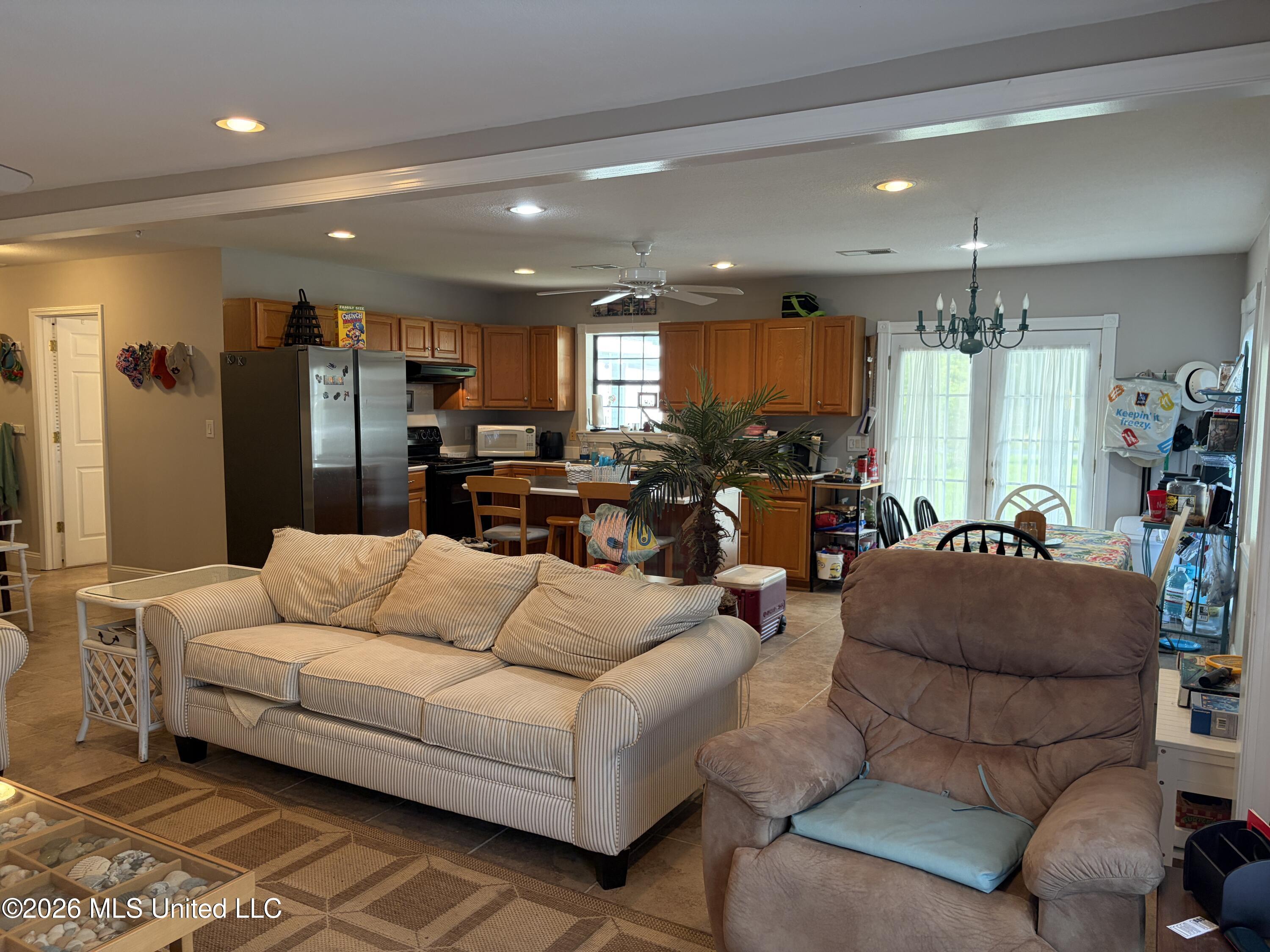 Image 3: Living Area