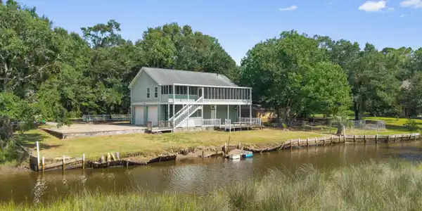 2119 E Simmons Bayou Drive