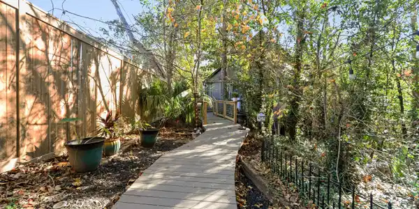 1114 E Cherokee Glen