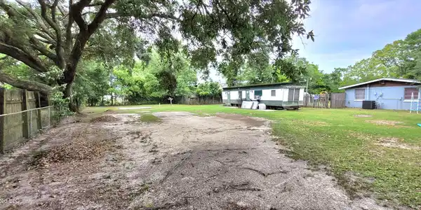 625 Oak Drive E