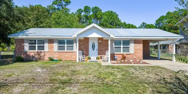 203 Lynn Circle