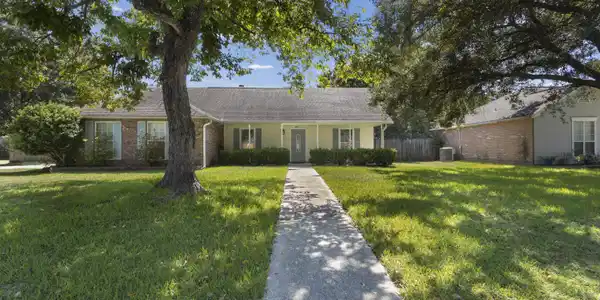 7001 Oakhurst Drive