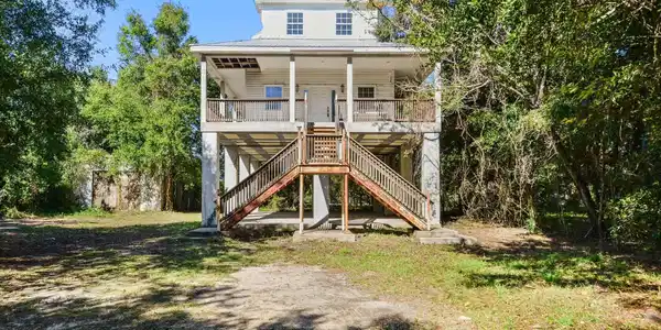 512 W Beach Boulevard