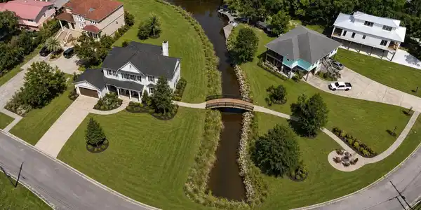 Image 2: Kensington AI Pic