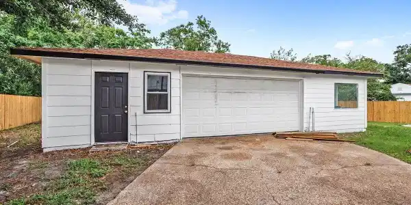 2112 Rose Court