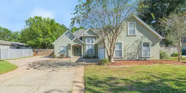 108 Oaks Boulevard