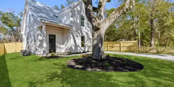 1025 Daniel Street