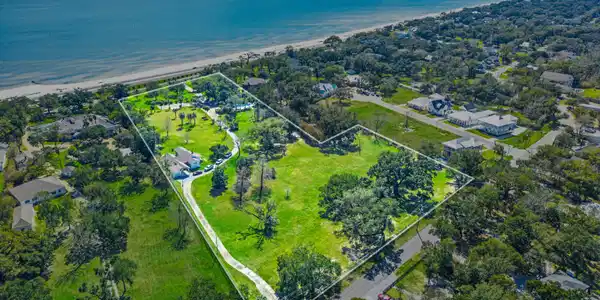845 E Scenic Drive